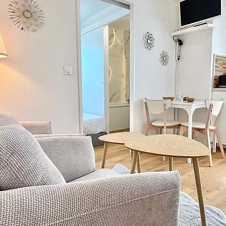 Apartment Bright Seafront Balcony & Parking *