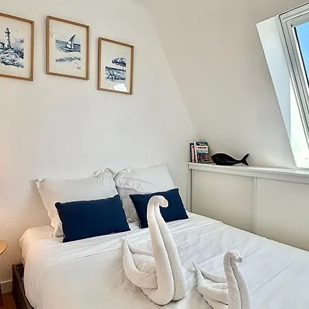 Bright Seafront Balcony & Parking Apartment Villers-sur-Mer